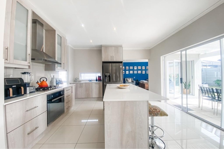 To Let 4 Bedroom Property for Rent in Parklands North Western Cape